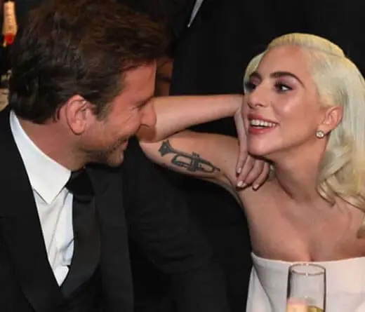 Lady Gaga reaccion en pleno show cuando le preguntaron por la separacin de Bradley Cooper.